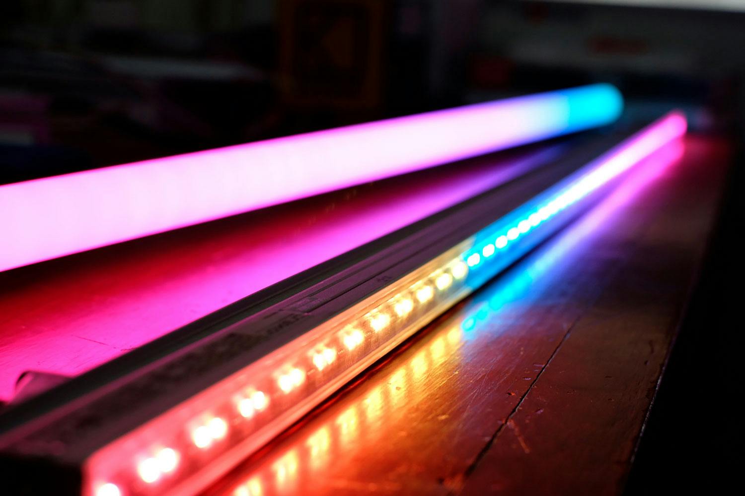 Lysrör med färger. Ett bra lysrör ger stora möjligheter att variera färger och ljusstyrka.